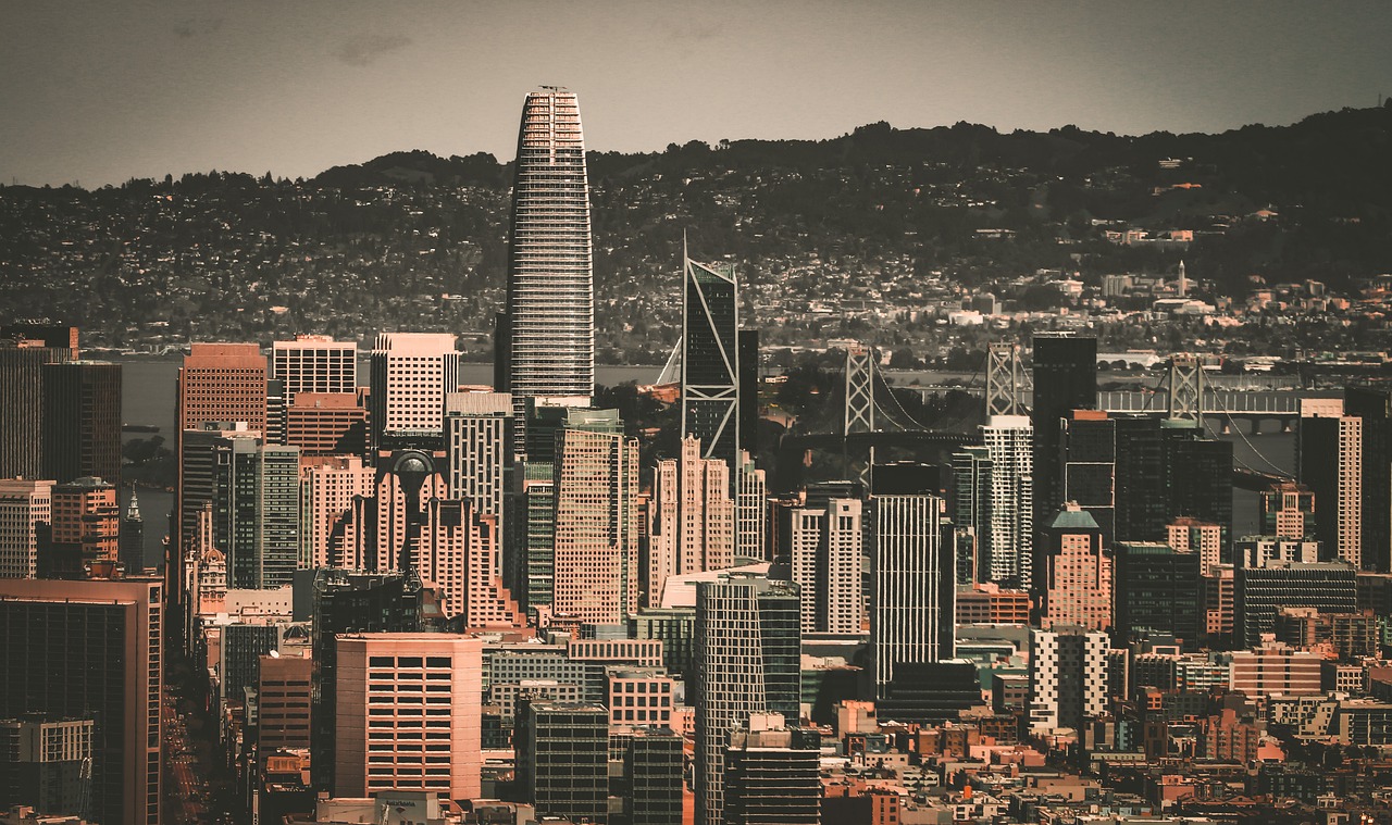 王楚钦没带毛巾只能找黄友政借着用.